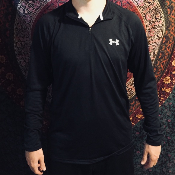 black long sleeve under armour shirt